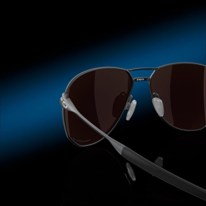 Oakley estela de ti NBFV42374 gafas lentes polarizadas prizm sapphire, montura de acero ligero satinado